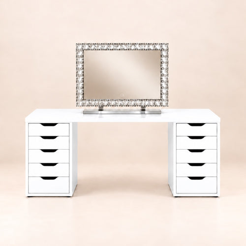 Coiffeuse Classy-Chic blanche, miroir Crystal et 10 tiroirs, sur fond rose pâle